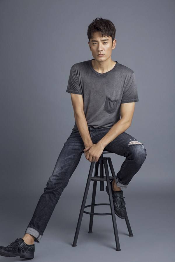 演員李光潔時尚寫真圖片 肌肉線條完美凸顯