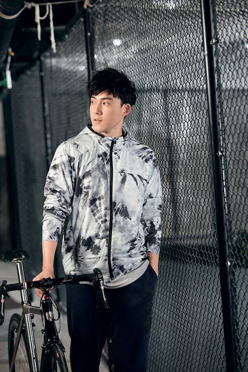 張睿運動寫真大片 簡約休閑變身活力美少年