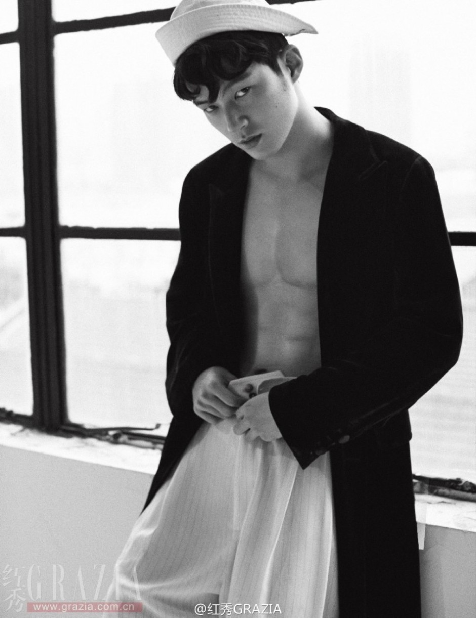 &ldquo;奶爸&rdquo;董力最新寫真 荷爾蒙爆棚大秀精致胸肌