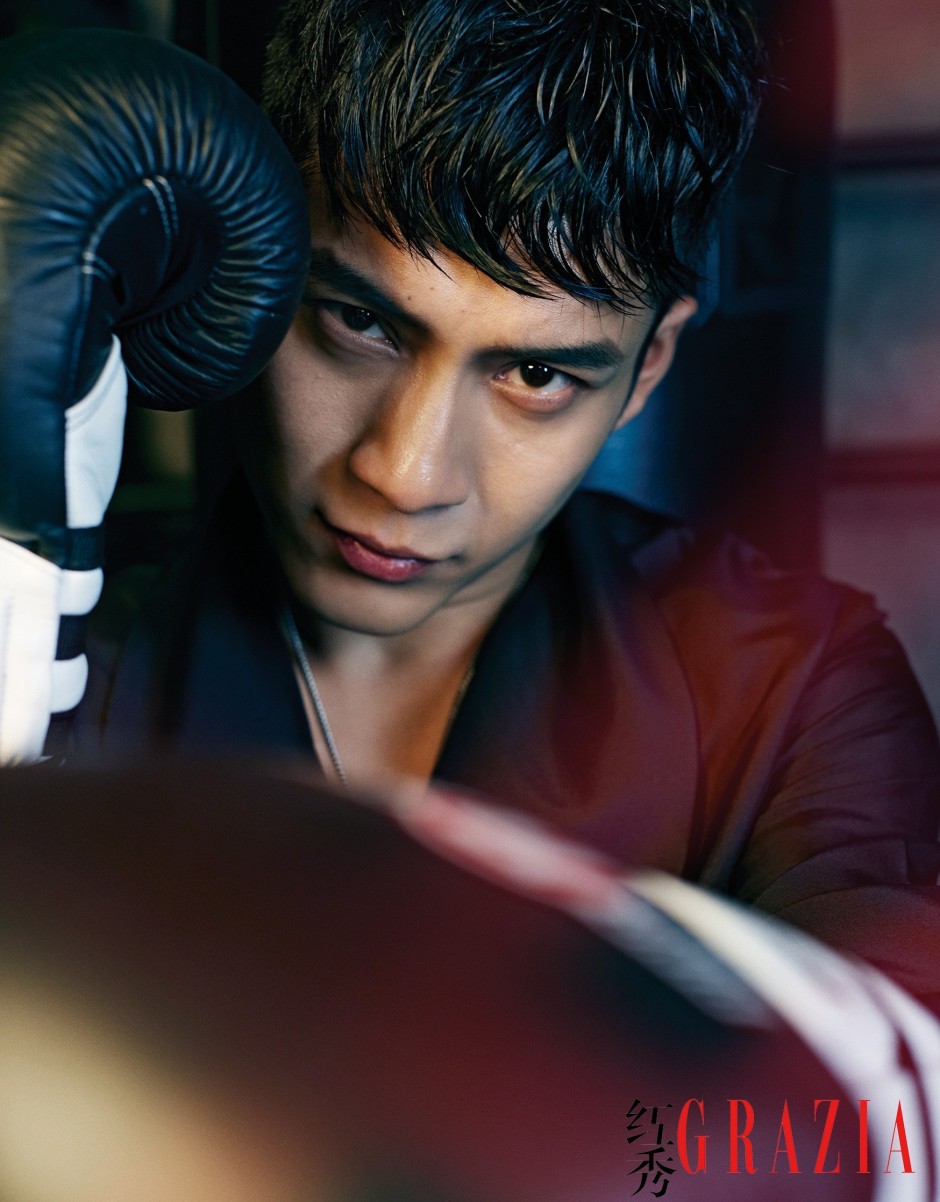 演員韓東君時(shí)尚寫真 運(yùn)動(dòng)濕身肌肉半露引尖叫