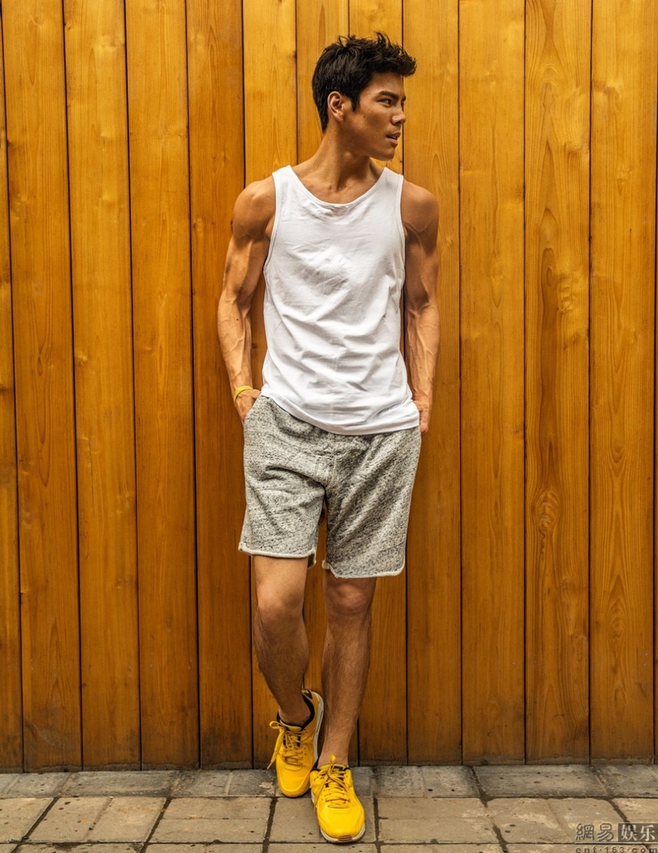 向佐肌肉寫(xiě)真圖片 雷震子秒變鄰家大男孩