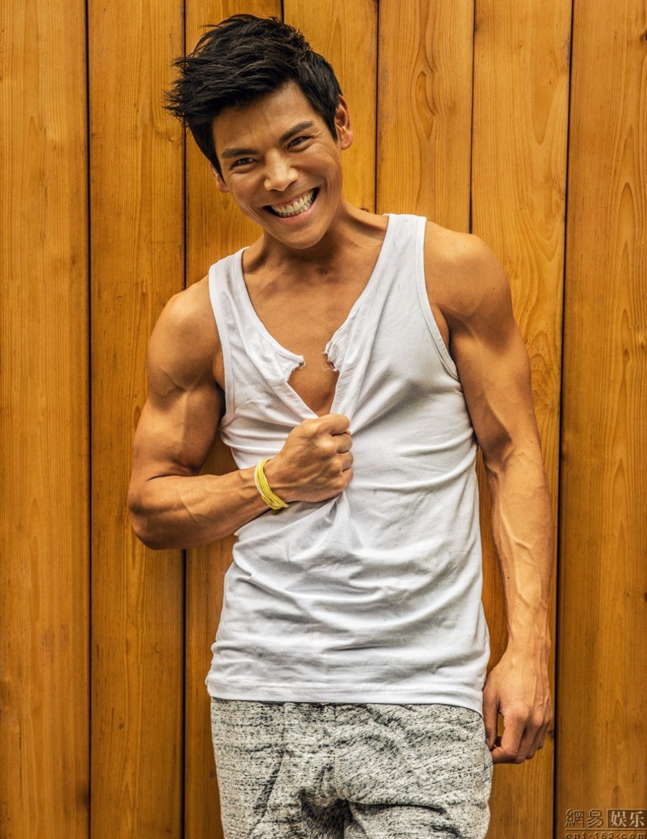 向佐肌肉寫真圖片 雷震子秒變鄰家大男孩