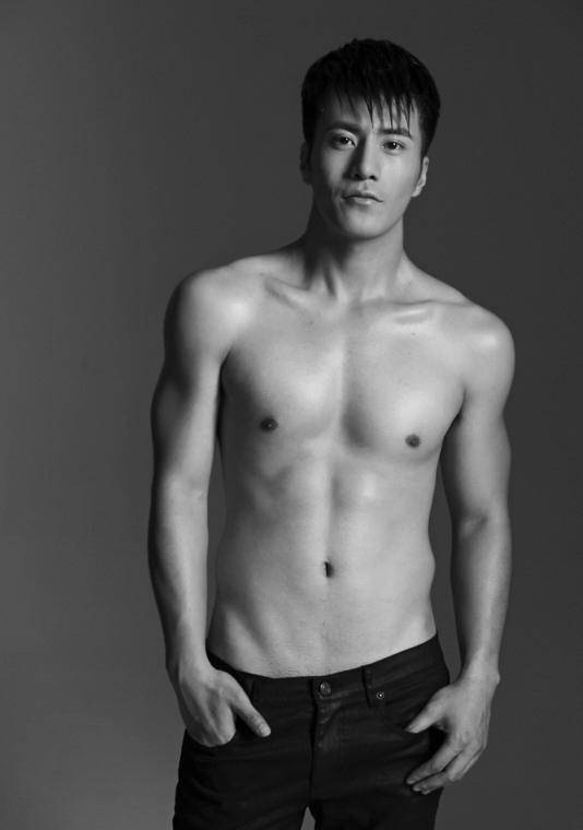 內(nèi)地演員李晨浩腹肌寫真盡顯男性魅力