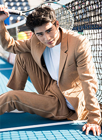 “小鮮肉”明星姜潮網(wǎng)球?qū)懻鎴D片 變身運(yùn)動(dòng)型男