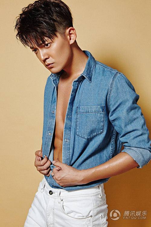 閆肅最新寫真大片曝光 大秀肌肉魅力爆表