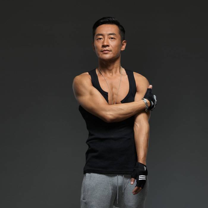 演員霍亞明最新寫(xiě)真 秀健碩肌肉運(yùn)動(dòng)力爆表