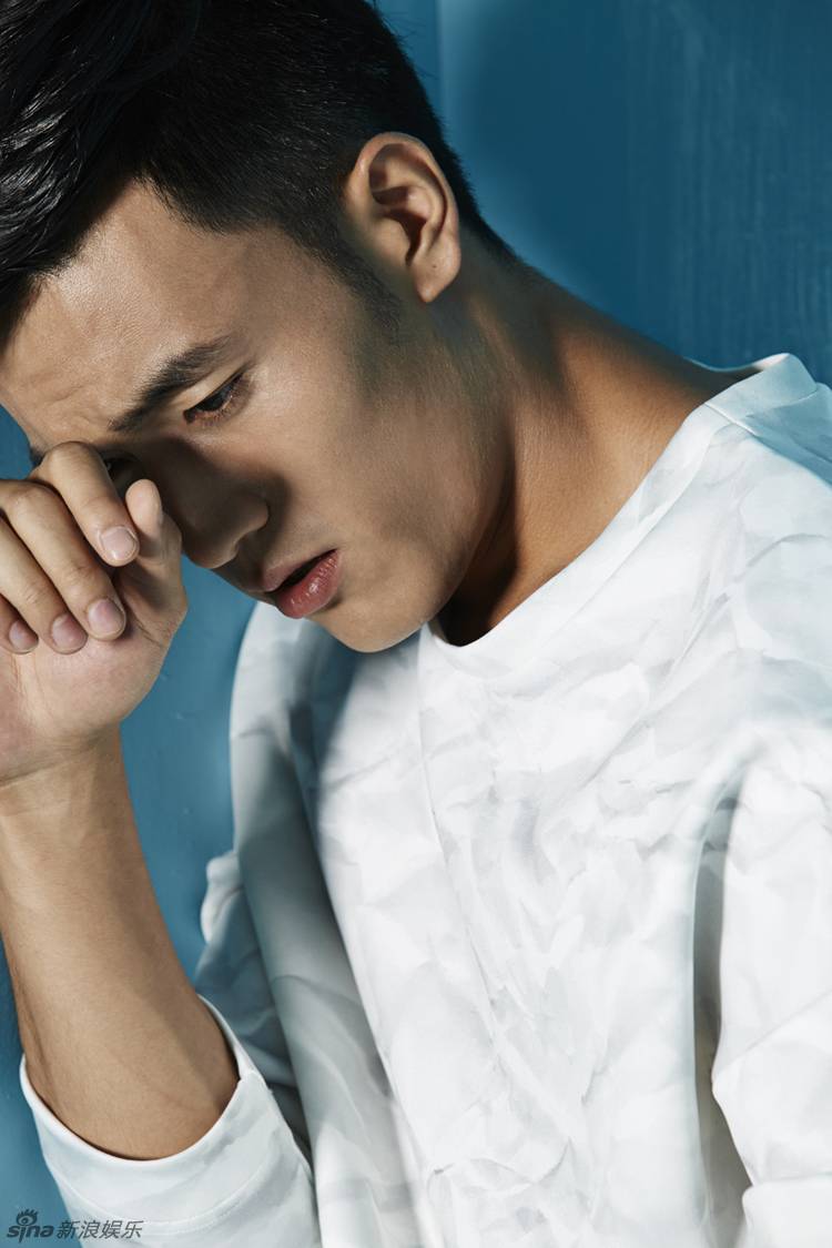 演員吳旭東時尚寫真曝光 休閑風(fēng)盡顯運(yùn)動型男本色