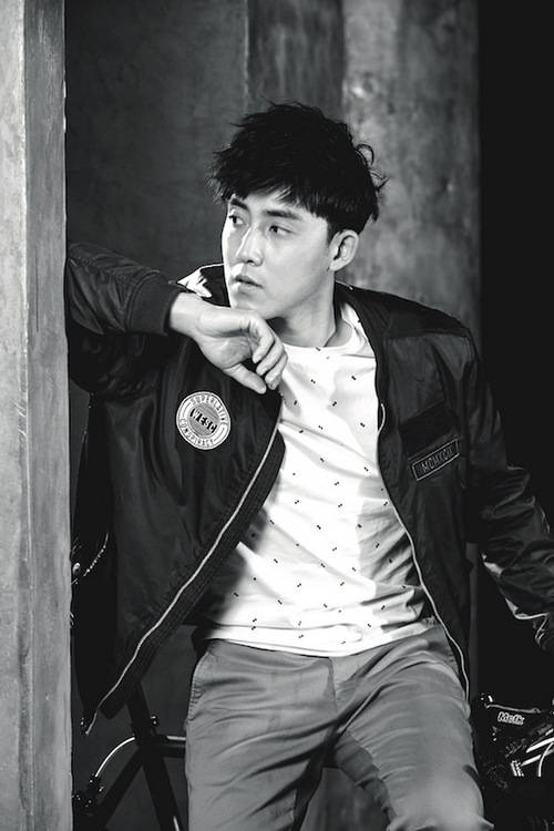 張睿運(yùn)動(dòng)寫真大片 簡約休閑變身活力美少年