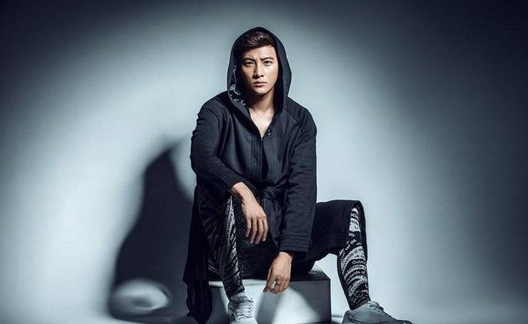 主持人大左運(yùn)動系寫真 百變風(fēng)格詮釋雙面性格