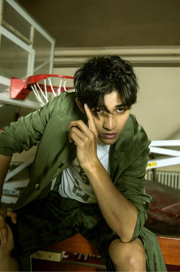 &ldquo;雙面男神&rdquo;李子峰帥氣運(yùn)動(dòng)時(shí)尚大片