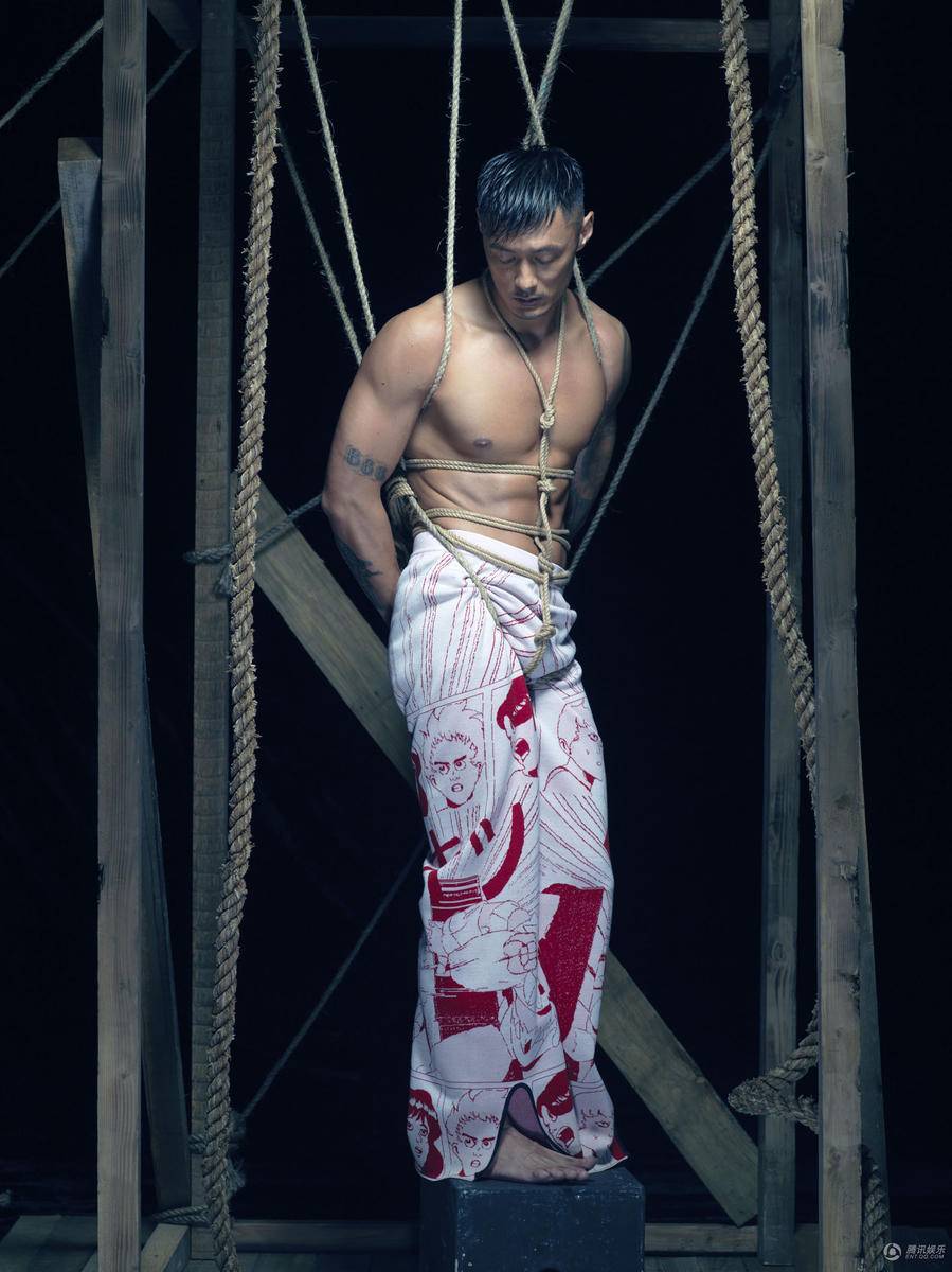 余文樂肌肉線條好man 脫了衣服大玩誘惑