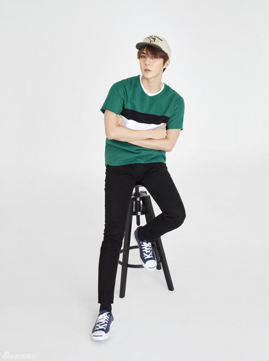 EXO運(yùn)動(dòng)寫真高清大圖 酷帥男團(tuán)清爽來襲