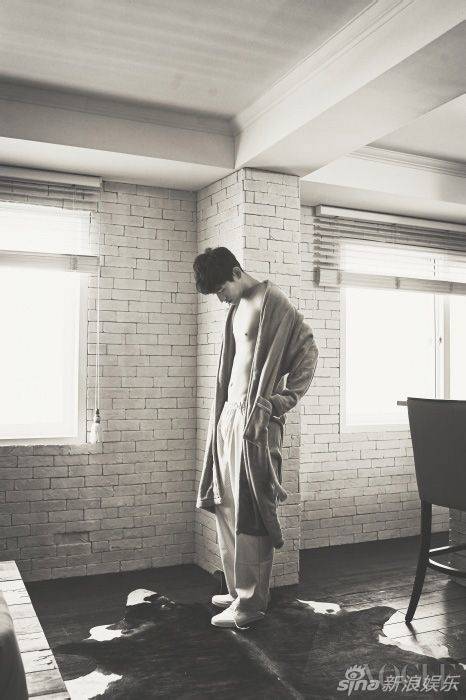 韓國(guó)男星金泰煥肌肉寫真 大秀身材引迷妹舔屏