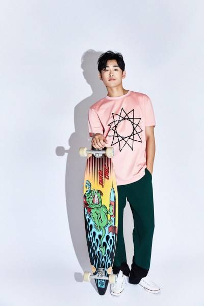 演員王彥霖運(yùn)動(dòng)寫真曝光 休閑簡(jiǎn)約盡顯帥氣動(dòng)感