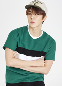 EXO運(yùn)動(dòng)寫真高清大圖 酷帥男團(tuán)清爽來(lái)襲