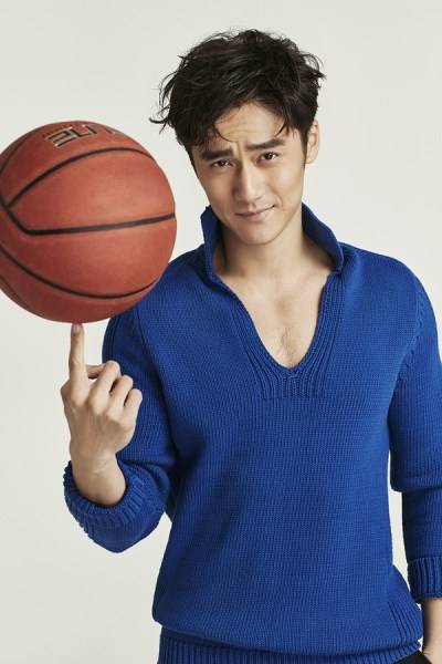 蔣勁夫籃球運(yùn)動(dòng)時(shí)尚寫(xiě)真 胸口半露盡顯型男本色