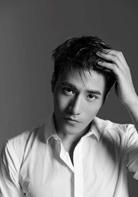 內(nèi)地演員李晨浩腹肌寫(xiě)真盡顯男性魅力