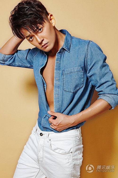 閆肅最新寫真大片曝光 大秀肌肉魅力爆表