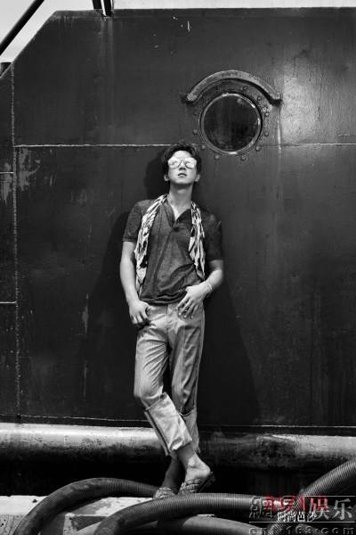 黃致列時尚大片寫真照 肌肉猛男展現(xiàn)野性魅力