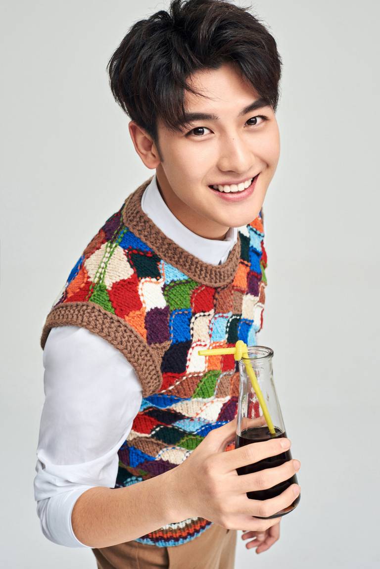 小鮮肉黃俊捷寫真大片曝光 運動休閑青春無敵