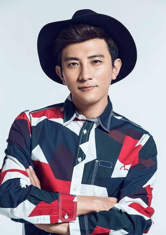 主持人大左運(yùn)動(dòng)系寫真 百變風(fēng)格詮釋雙面性格