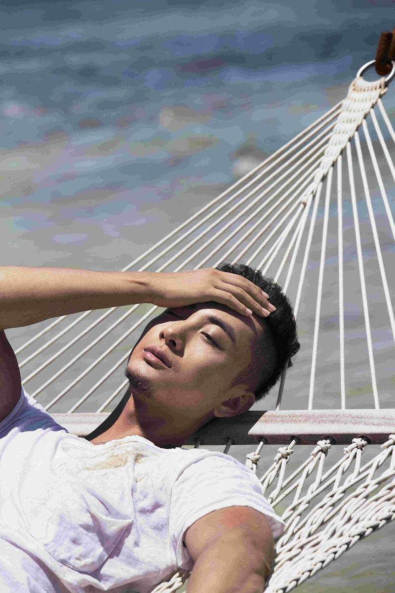 賈景暉肌肉照寫真曝光 上演夏日&ldquo;濕身誘惑&rdquo;