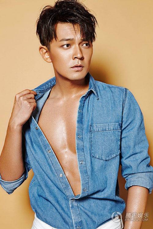 閆肅最新寫(xiě)真大片曝光 大秀肌肉魅力爆表