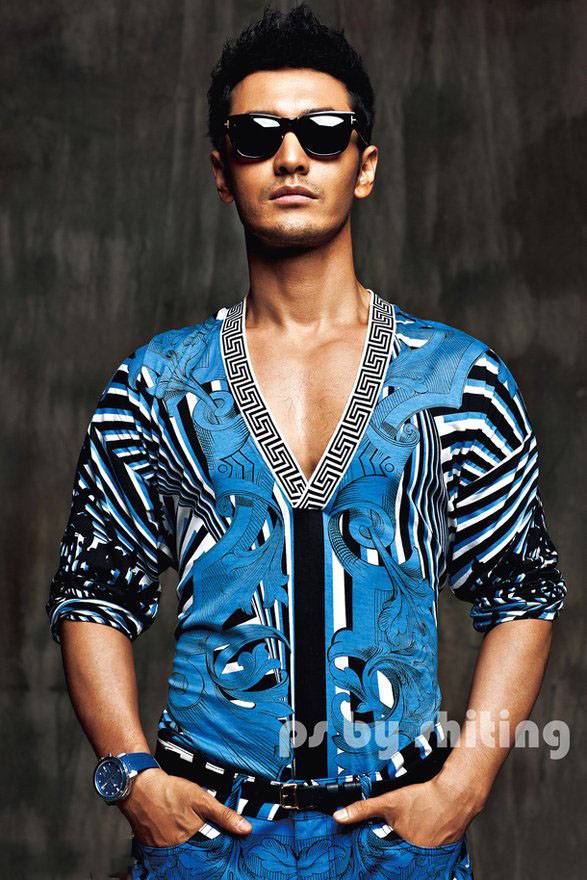 黃曉明半裸肌肉照 盡顯型男魅力