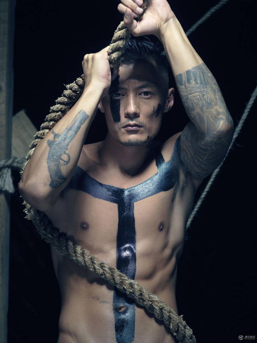 余文樂肌肉線條好man 脫了衣服大玩誘惑