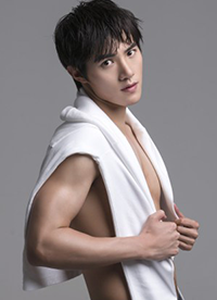 演員黃圣池曝肌肉照 化身泳壇帥氣男神”