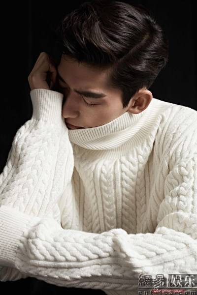 張翰曝黑白時(shí)尚寫真 上演禁欲系英倫風(fēng)