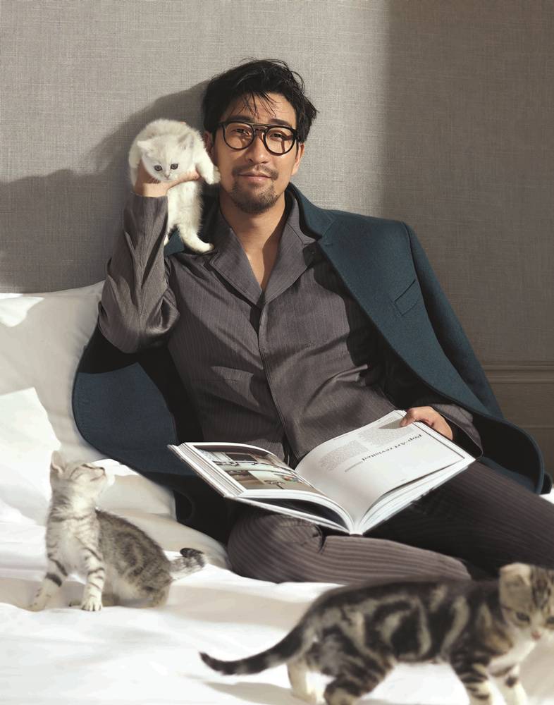 演員王千源最新時(shí)尚寫真大片 與貓咪共度情人節(jié)