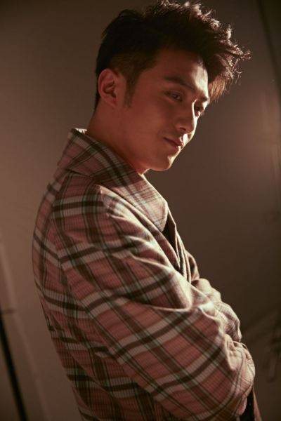 亂世麗人行李澤鋒曝最新寫真 盡顯張揚不羈