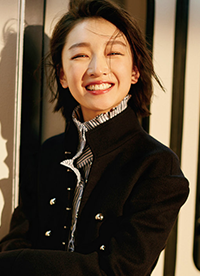 周冬雨雜志封面寫(xiě)真 英倫范coolgirl上線