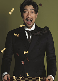 演員王千源開(kāi)年寫(xiě)真大片 硬漢與暖男之間轉(zhuǎn)換自如