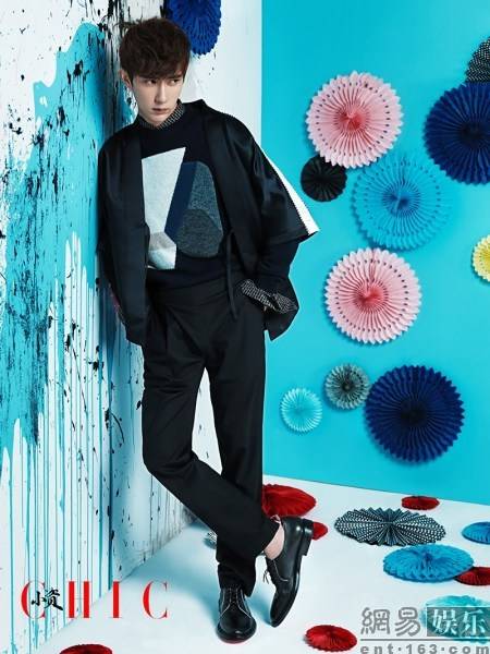 于朦朧雜志寫(xiě)真大片曝光 撲面而來(lái)的少年氣