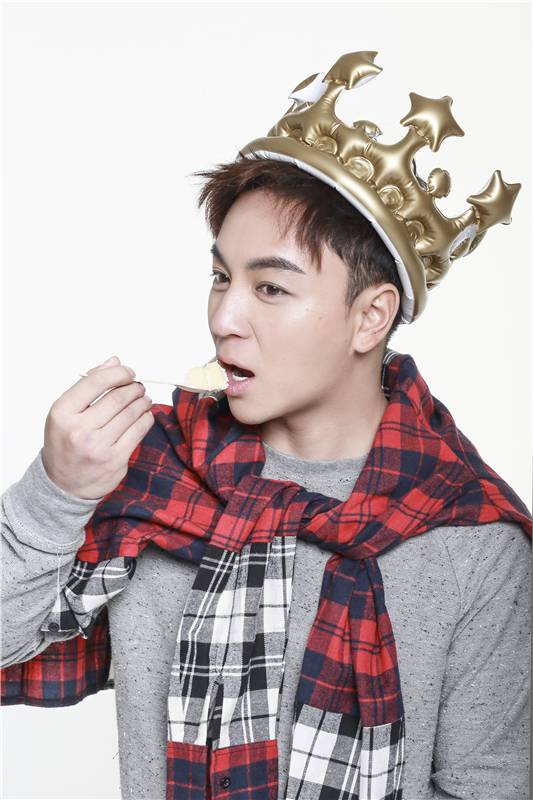 釋小龍新春最新寫(xiě)真圖片 功夫小子長(zhǎng)成陽(yáng)光大男孩