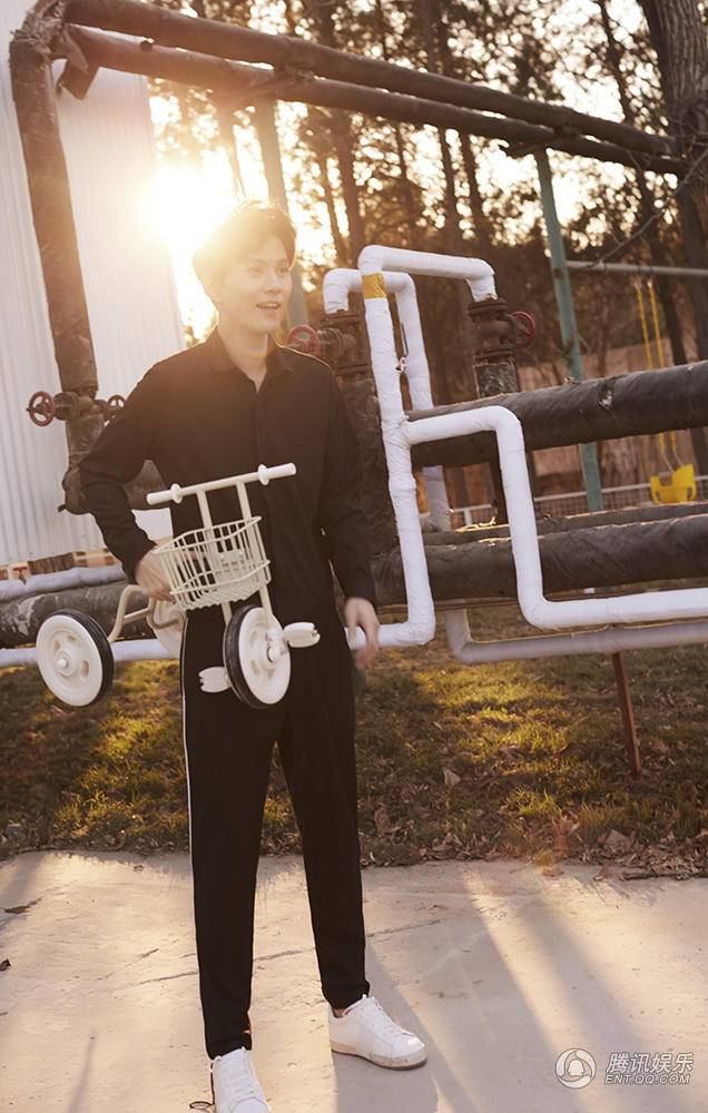 徐正曦早春寫(xiě)真照片曝光 詮釋完美男友魅力