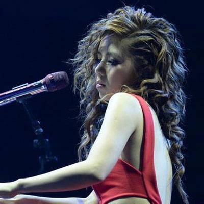 鄧紫棋成鄧超兒媳?等等牽手送畫鄧紫棋