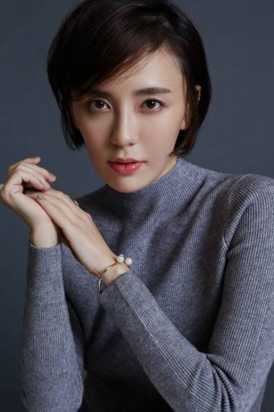 呂佳容冬日最新寫真 清麗溫婉氣質(zhì)迷人