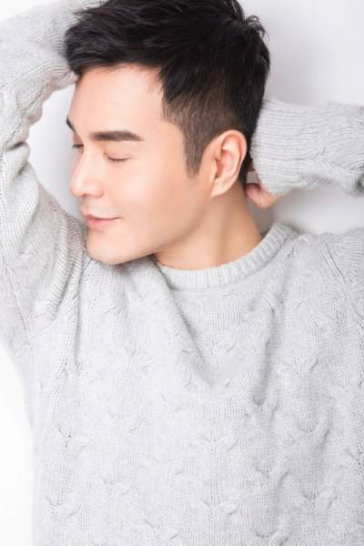 演員王雅倫新春寫真曝光 盡顯優(yōu)雅暖男氣質(zhì)