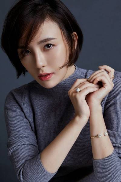 呂佳容冬日最新寫真 清麗溫婉氣質(zhì)迷人