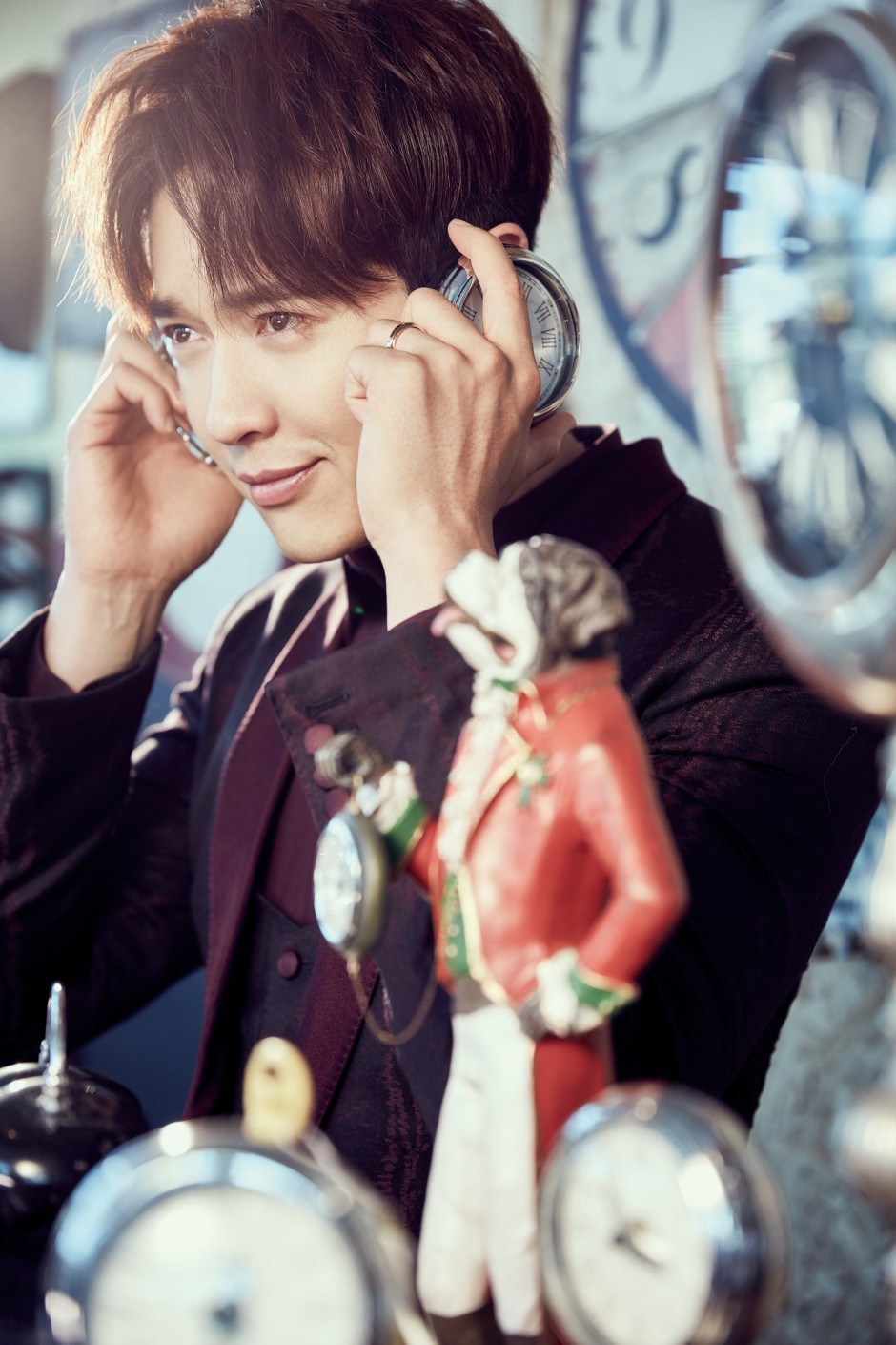 高云翔早春帥氣寫(xiě)真大片 浪漫柔情逗萌寵