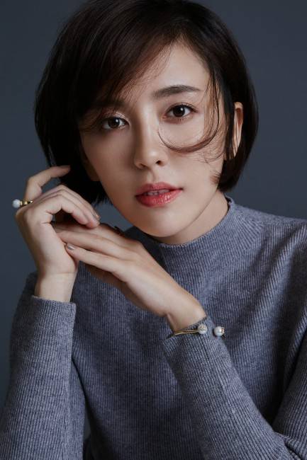 呂佳容冬日最新寫真 清麗溫婉氣質迷人