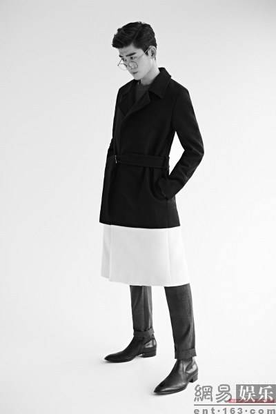 張翰曝黑白時尚寫真 上演禁欲系英倫風(fēng)