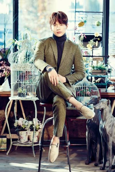 高云翔早春帥氣寫真大片 浪漫柔情逗萌寵