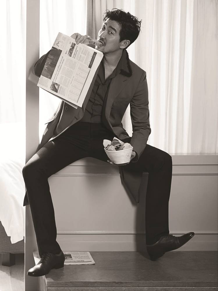 演員王千源最新時(shí)尚寫真大片 與貓咪共度情人節(jié)