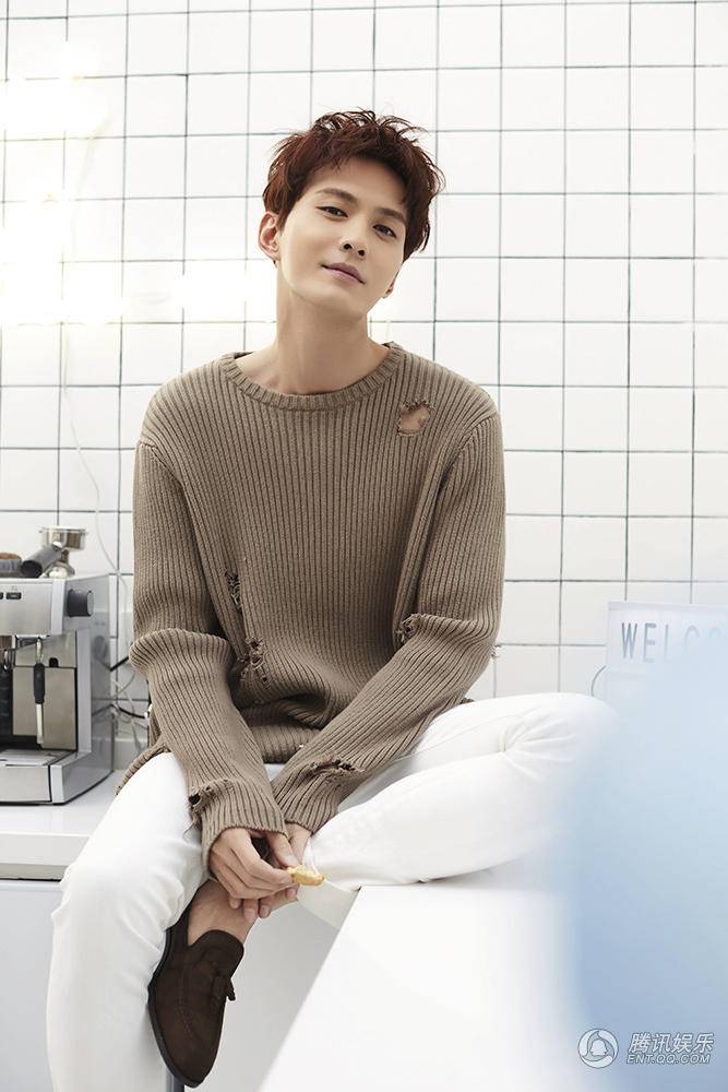 徐正曦早春寫真照片曝光 詮釋完美男友魅力