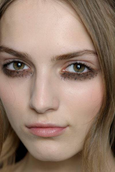 帶這10款?yuàn)y容去上班絕對(duì)是禁忌