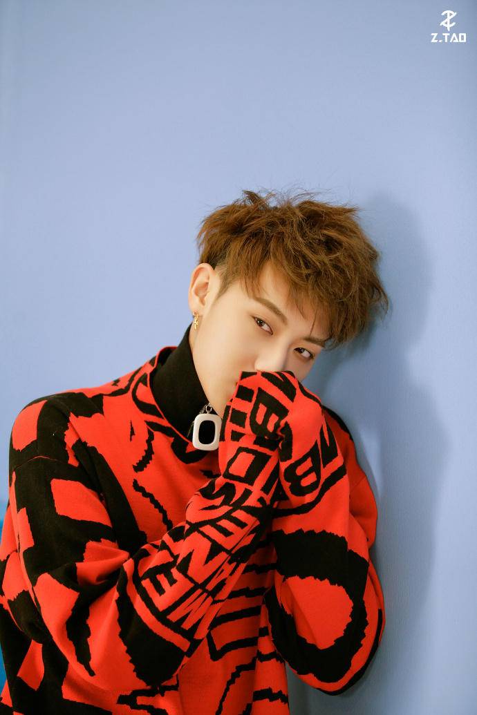 黃子韜情人節(jié)寫真大片 笑容溫暖男友力爆棚